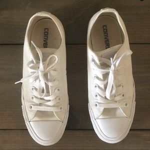 White Converse Sneakers 👟